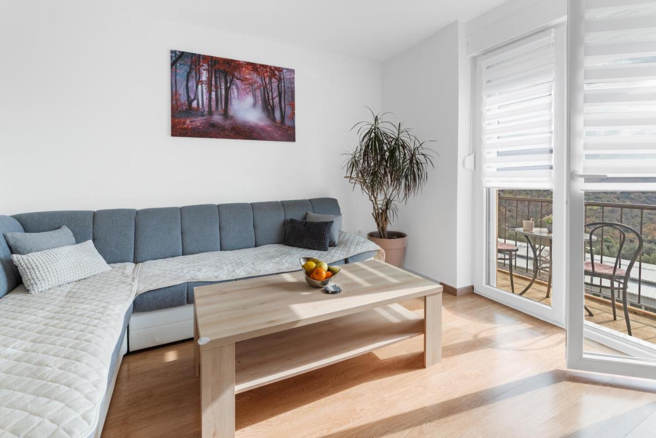 Apartment Mdm Буйе Екстериор снимка